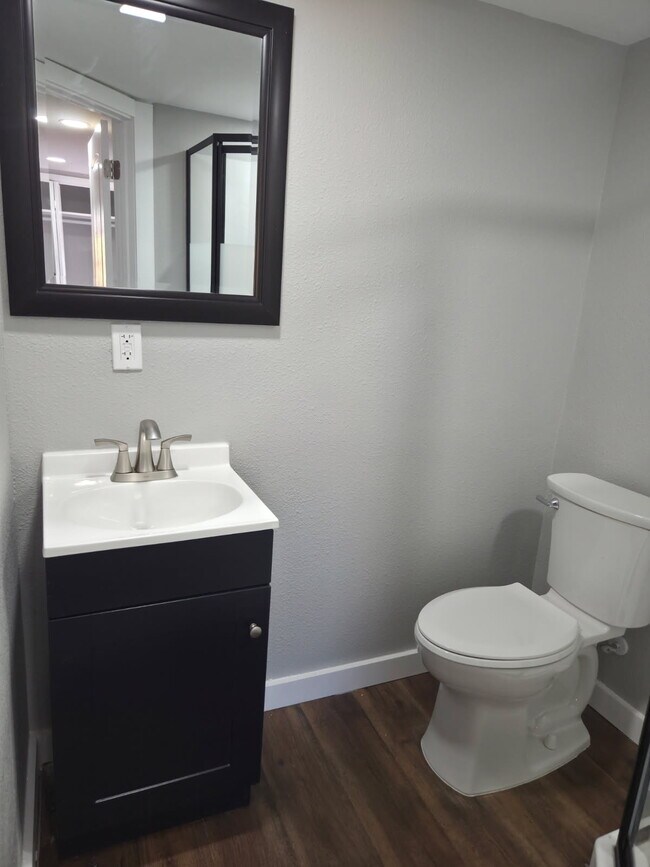 Foto del edificio - 1120 Rigsby Ave