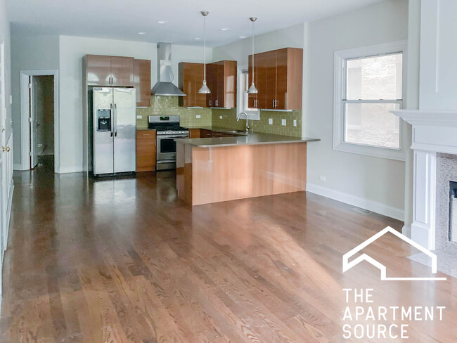 Foto del edificio - 2741 N Southport Ave