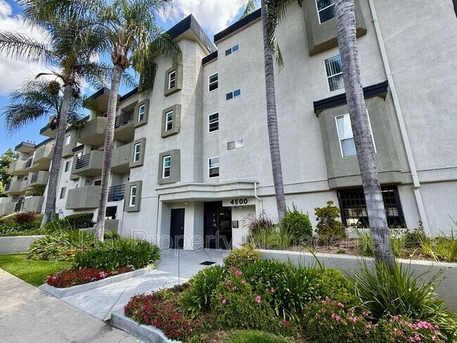 Foto del edificio - 4500 Laurel Canyon Blvd