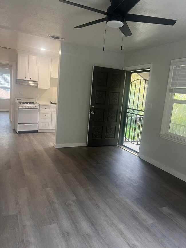 Photo - Charming 1-bedroom Unit House