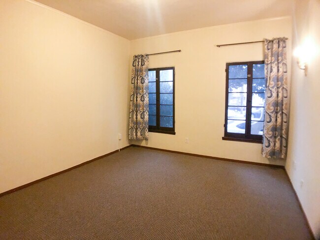 Foto del edificio - 6346 Greenleaf Ave