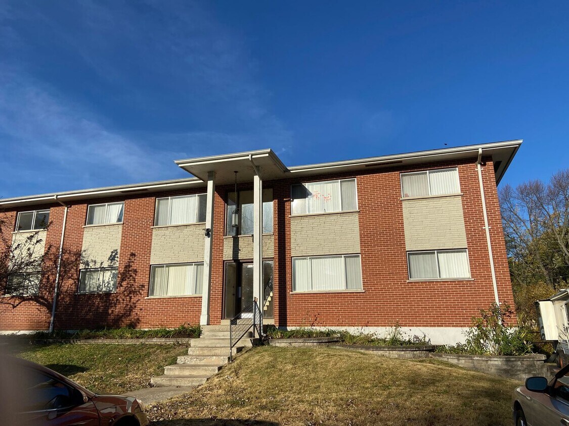 Foto principal - Updated 2 Bedroom One Bath Apt in Florissant!