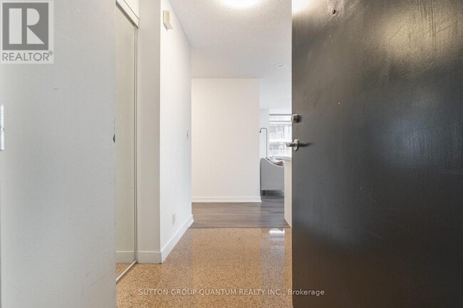 Building Photo - 81 Navy Wharf Ct