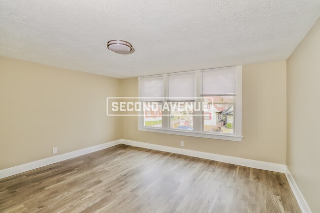 Building Photo - 610 S 40th ST