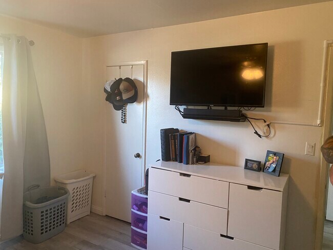 Bedroom - 501 Parker Dr