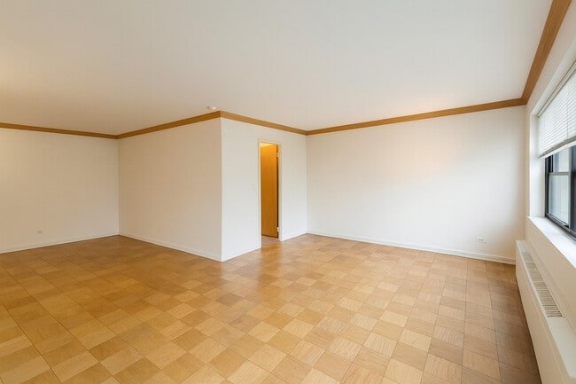 Building Photo - 303 E 56th St