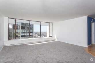 Building Photo - 5455 N Sheridan Rd