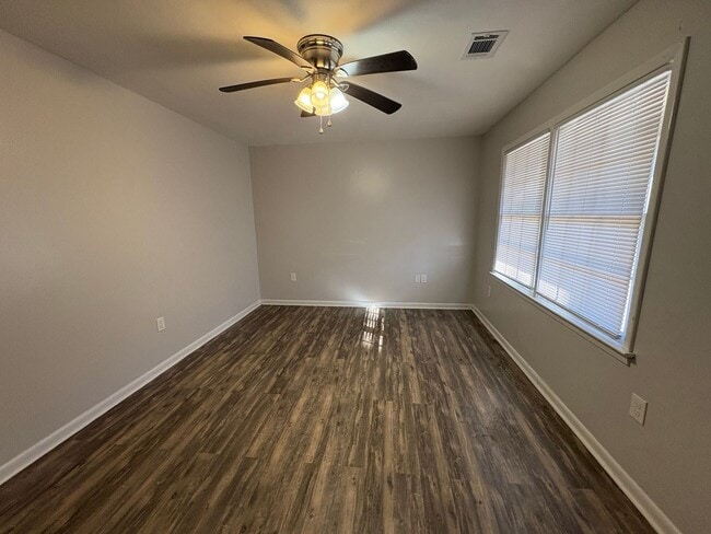 Building Photo - 406 Russell Pkwy