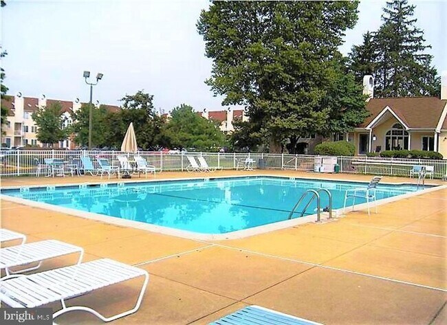 Foto del edificio - Crestwood 2 bed Condo Available September 1