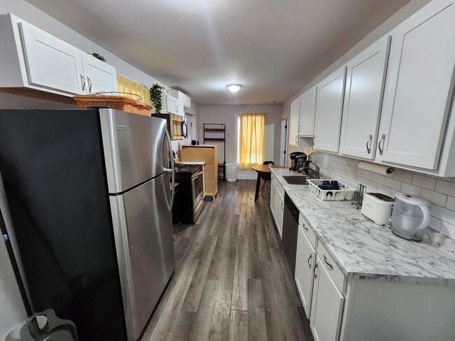 Building Photo - 28 Cliff St