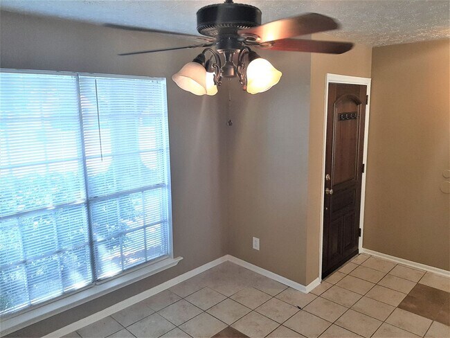 Foto del edificio - Charming 3-Bedroom, 2-Bath Home in Eastern...