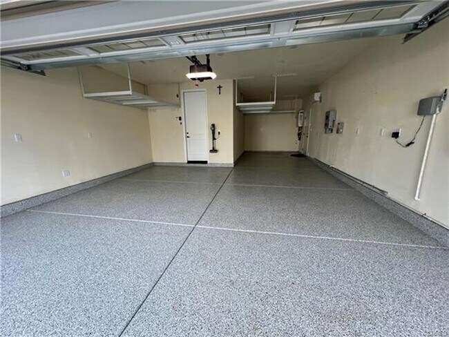 Foto del edificio - Welcome to this exceptional single-story 4-bedroom, 4-bathroom home!