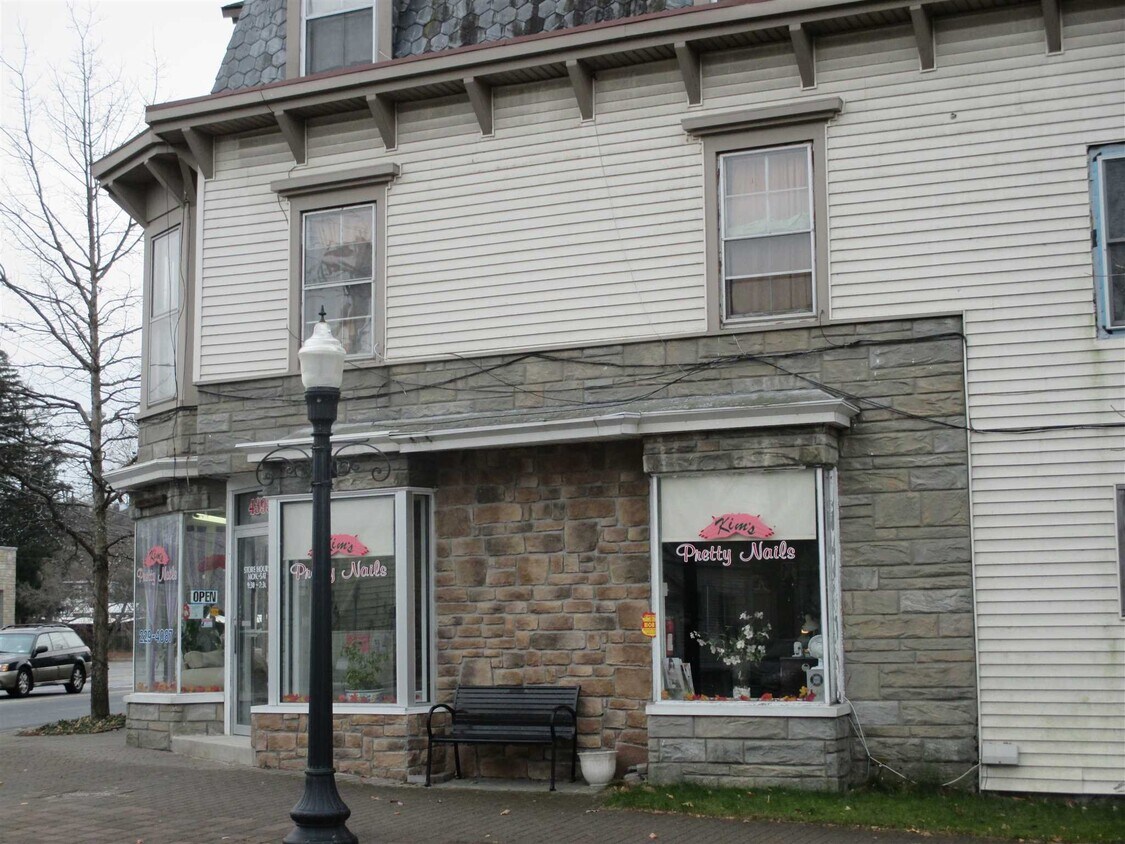 Primary Photo - 4393 Albany Post Rd