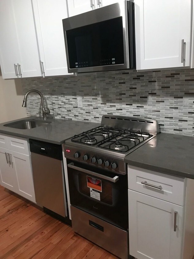 Foto principal - 309 E 9th St