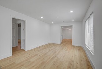 Building Photo - 1212 E 32nd St