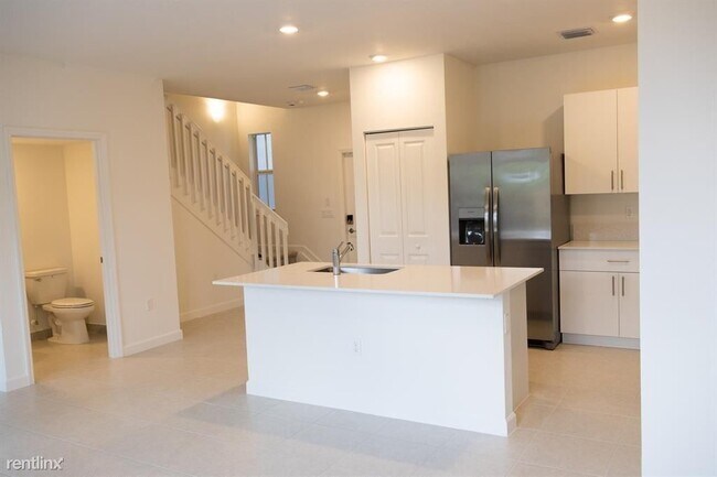 Building Photo - 3 br, 2.5 bath House - 11833 NW 47th Mnr