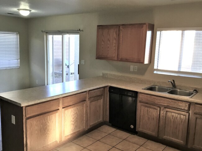 Foto del edificio - 5524 Fence Lake Drive NE