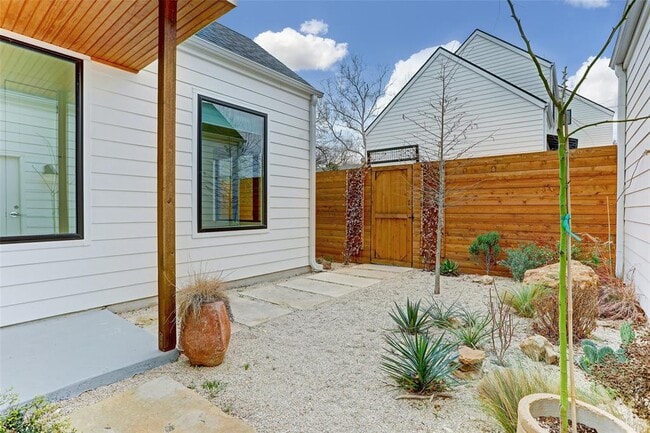 Building Photo - 4403 Hank Ave