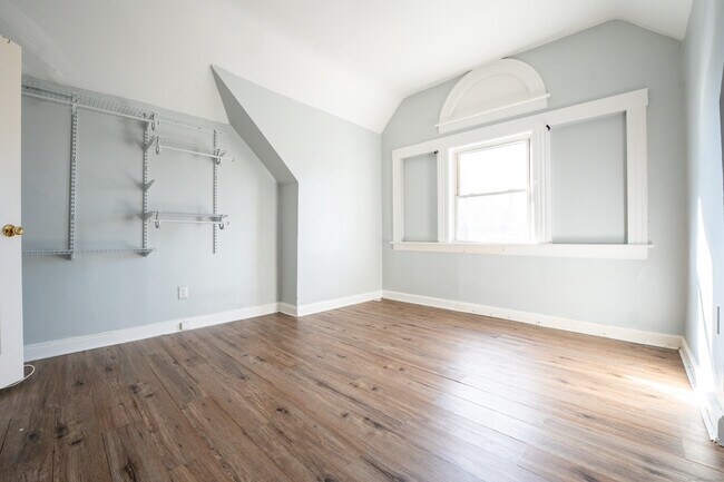 Building Photo - 540 Laurel Ave