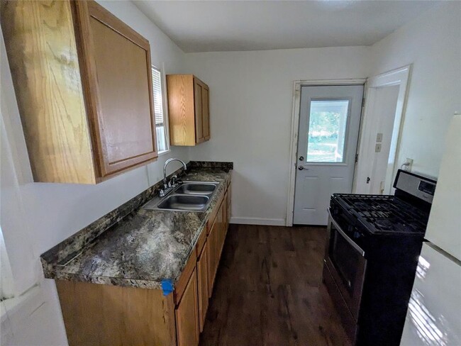 Building Photo - 818 W Symmes St