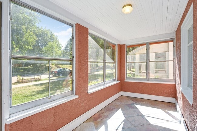 Building Photo - 2628 Ulysses St NE