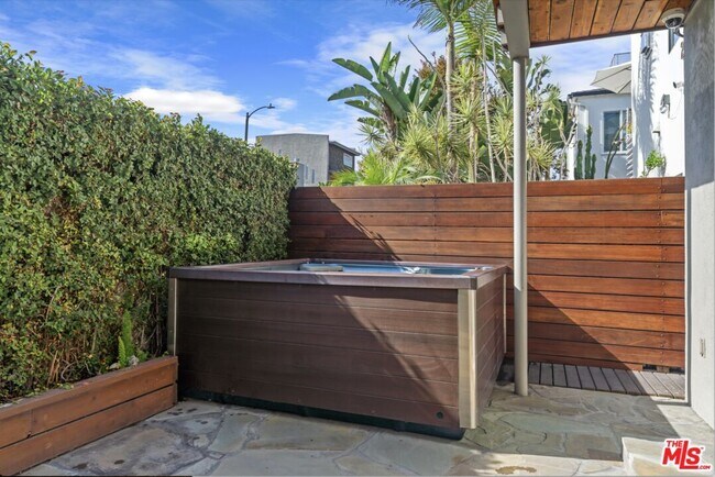 Foto del edificio - 27 18th Ave