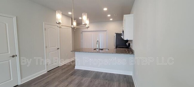 Building Photo - 812 Moen Place Unit C