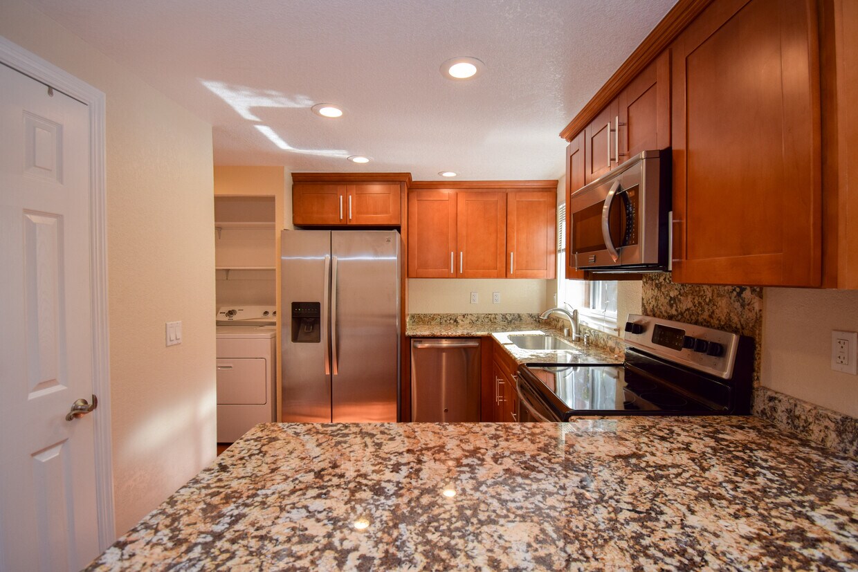Foto principal - 532 Tyrella Ave
