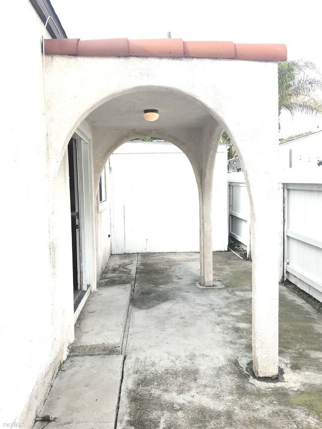 Building Photo - 2 br, 1 bath Duplex - 2932 Madison Ave