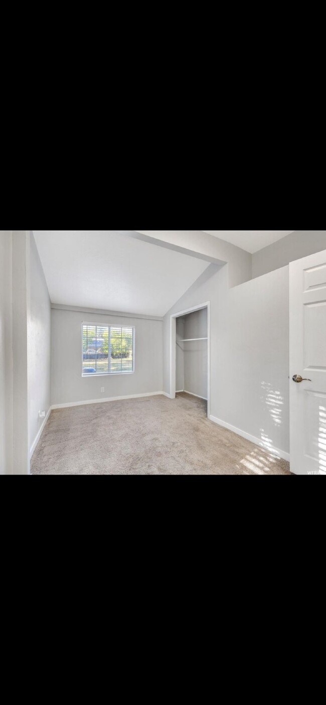 Building Photo - Contemporary 2-Bed Home with 1248 Sq. Ft. ...