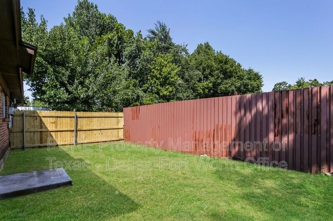 Building Photo - 409 Cousins Ln