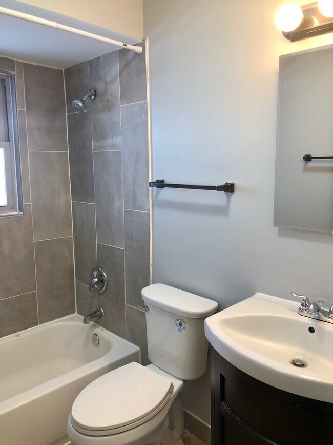 101 Sunset Dr Unit 1E4, Cary, IL 60013 Condo for Rent in Cary, IL