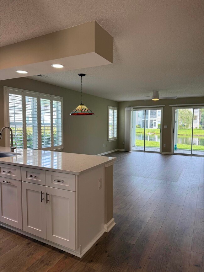 Foto del edificio - 643 Woodmoor Dr