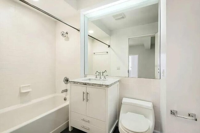 Building Photo - 3 bedroom in NEW YORK NY 10005