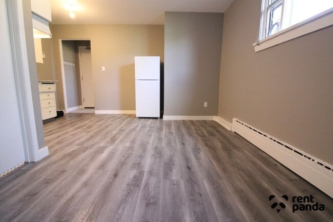 Building Photo - 465 Conmee St