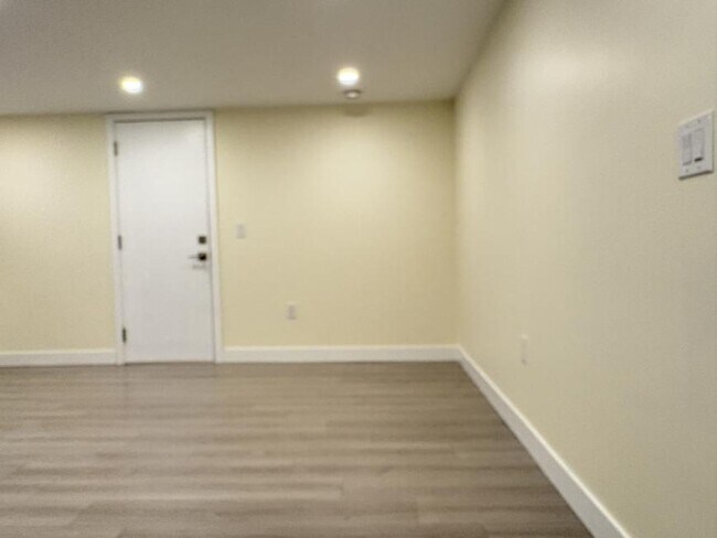 Photo du bâtiment - 2 bedroom in Vancouver BC V5M 1H5
