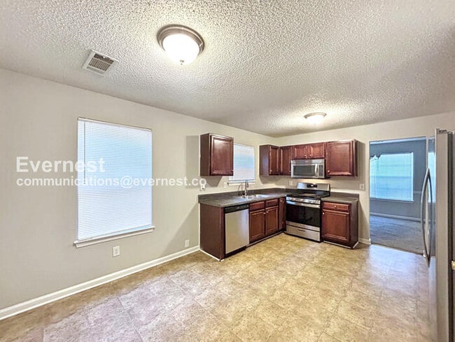 Foto del edificio - 6826 Derby Ave