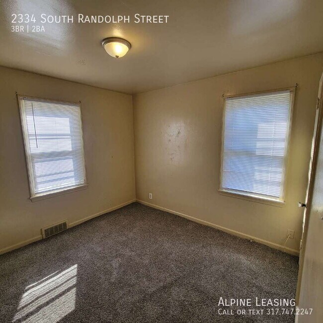 Foto del edificio - 2334 S Randolph St