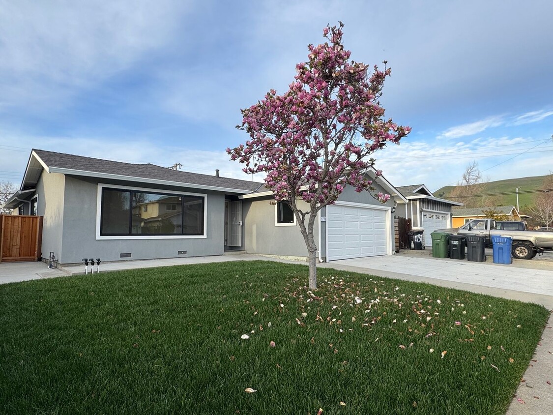 Primary Photo - Fully remodeled home in mature neighborhood