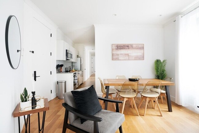 Building Photo - 403-3C Newly renovated 3br in prime UES