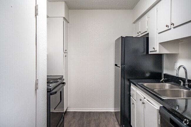 Interior Photo - Royal Breeze Apartments