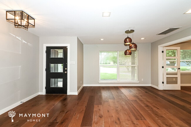 Building Photo - 5151 Kingfisher Dr