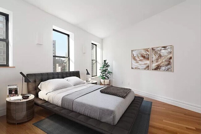 Building Photo - 154 W 70th St