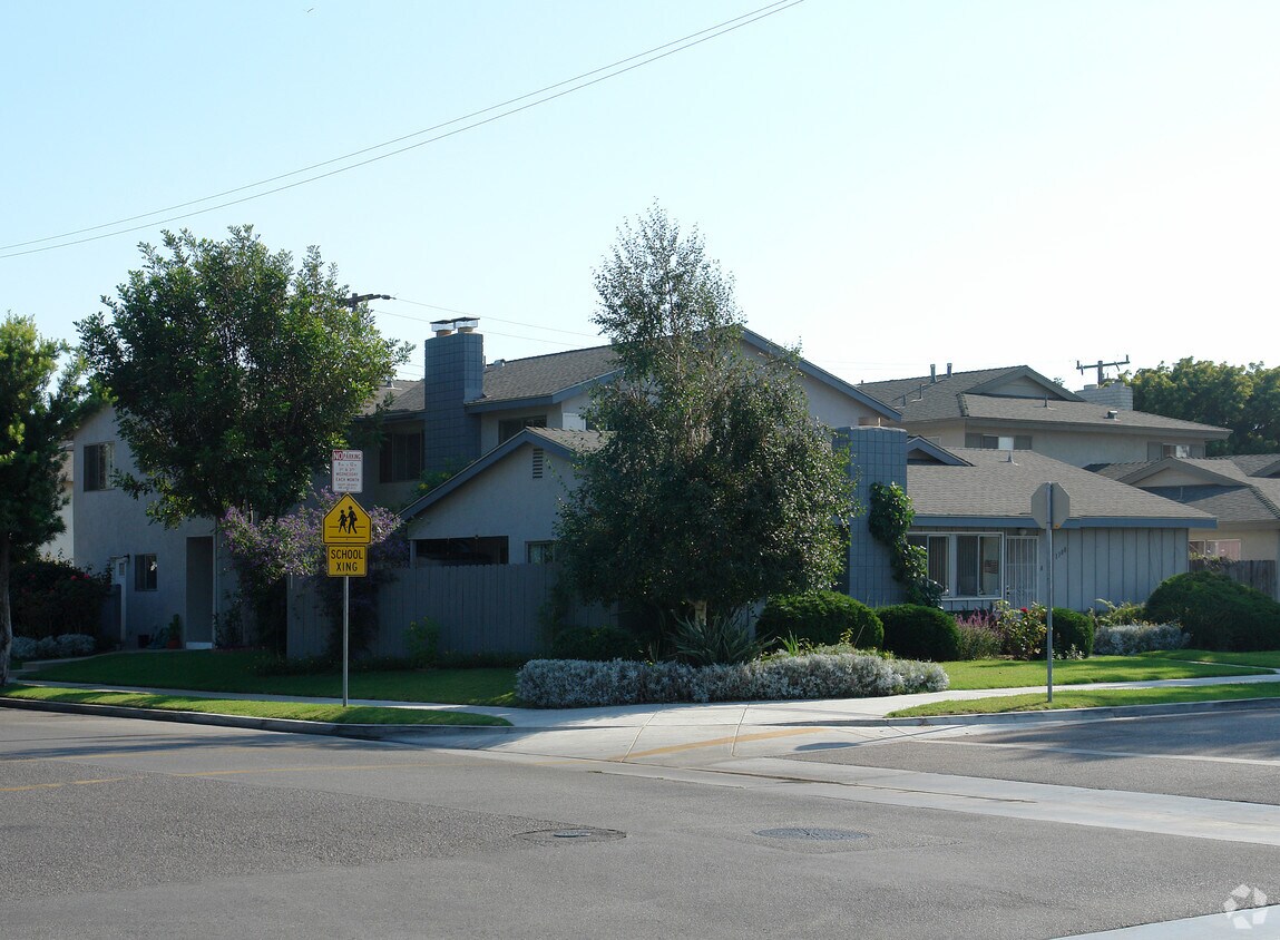 Building Photo - 1300 Glenwood Dr