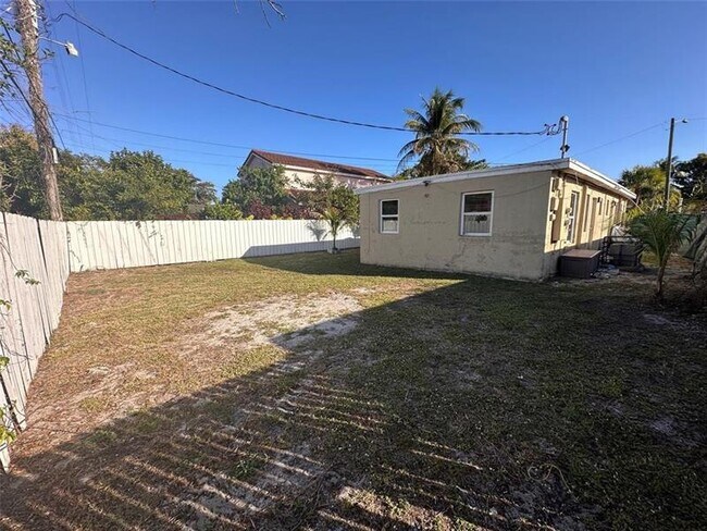 Foto del edificio - 728 SW 6th St