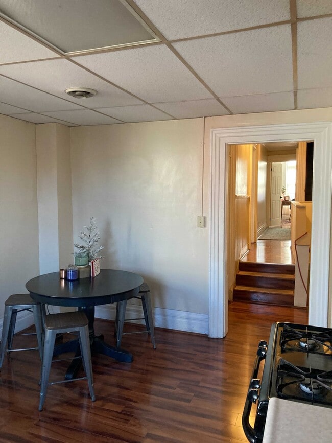 Eat In Kitchen - 173 36th St