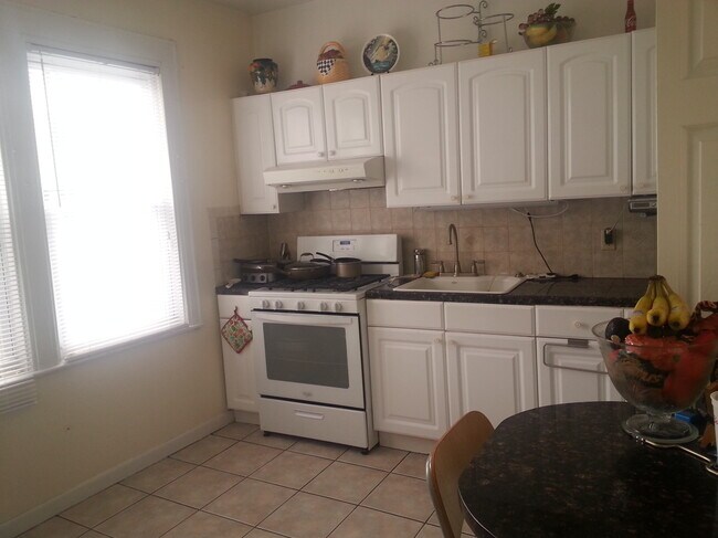 Kitchen - 162 Shaler Ave