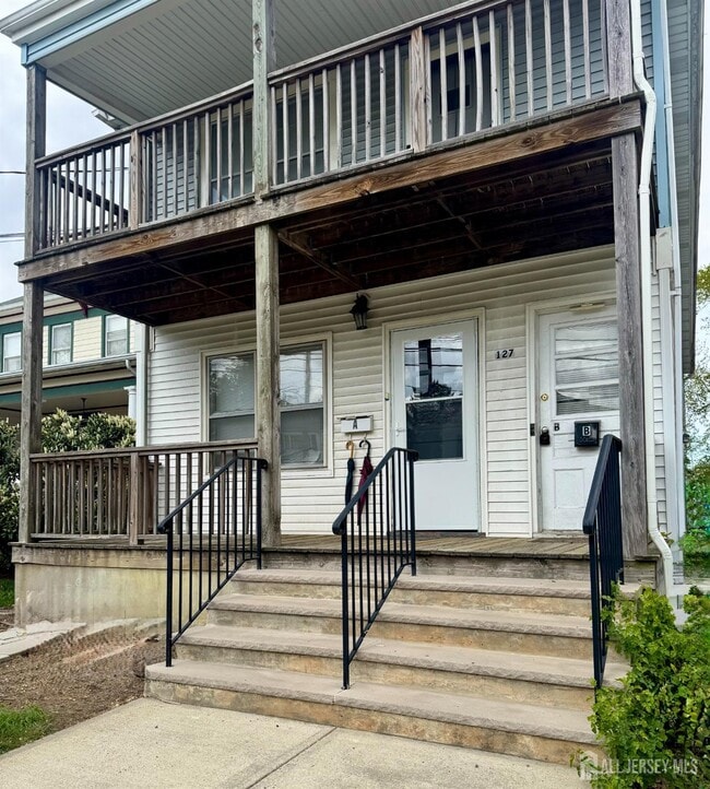 Building Photo - 127 Main St