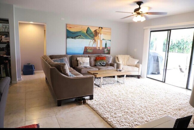 Foto del edificio - 5337 Fountains Dr S