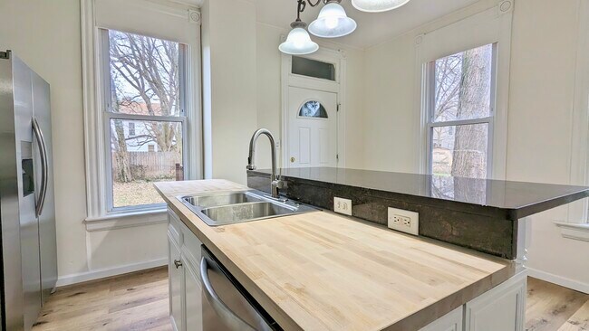 Building Photo - 1712 Sherman Ave